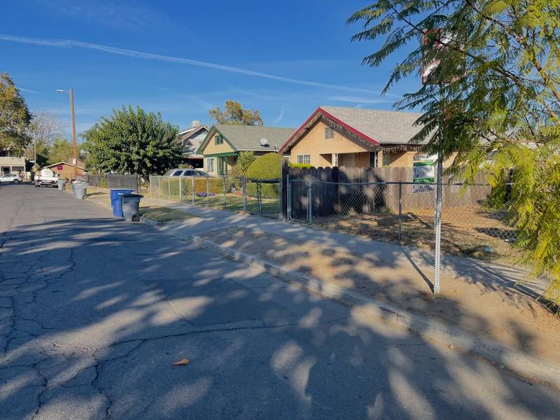 2335 Grant Avenue, Fresno, CA 93701