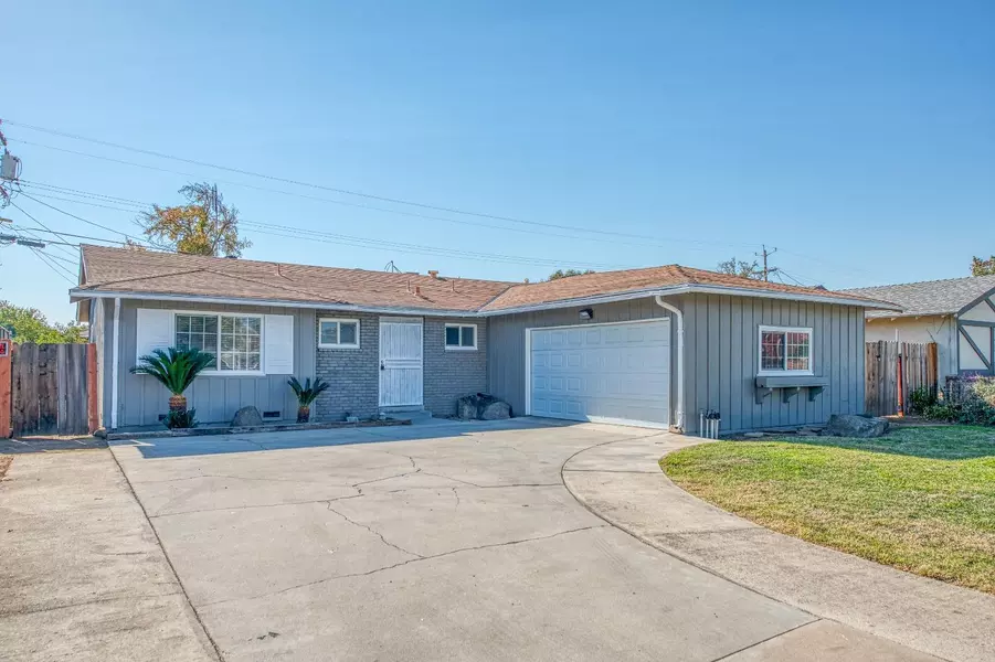 3328 E Ashlan Avenue, Fresno, CA 93726