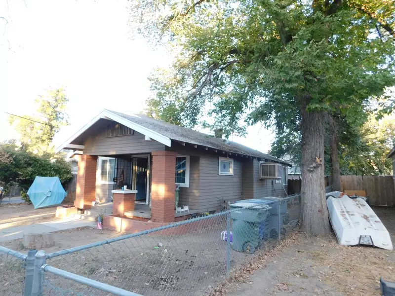 706 N College, Fresno, CA 93728