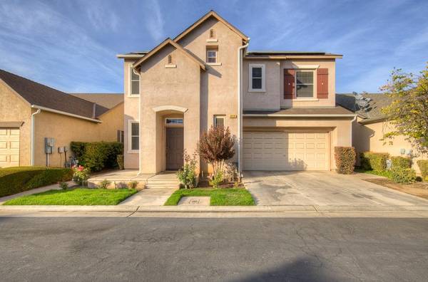 619 W Casanova Lane, Clovis, CA 93619