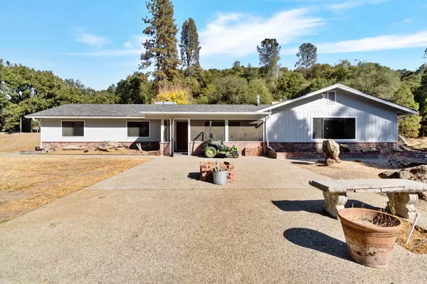 Oakhurst, CA 93644,39353 Giant Oak Road