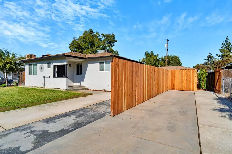 918 W Cambridge Avenue, Fresno, CA 93705