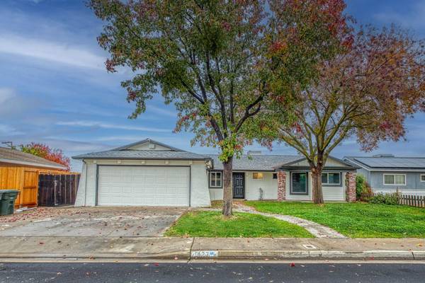 1427 Roberts Avenue, Clovis, CA 93611