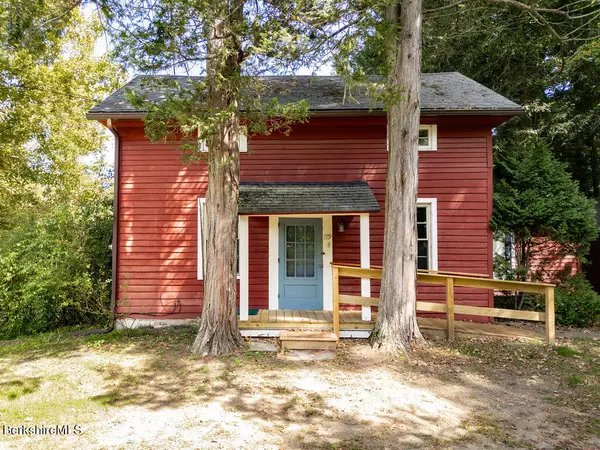 179 S Main St, Sheffield, MA 01257