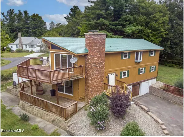 54 New State Rd, Montgomery, MA 01085