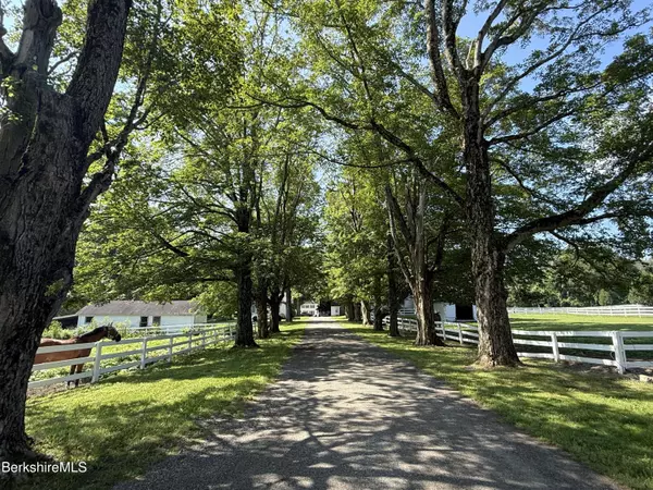 802 State Rd, Richmond, MA 01254