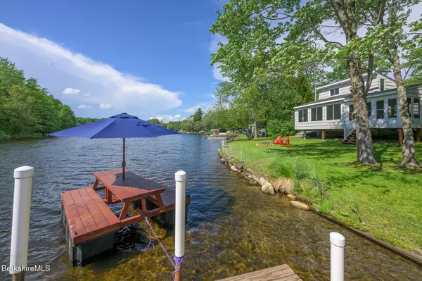 91 Henry Dr, Hinsdale, MA 01235