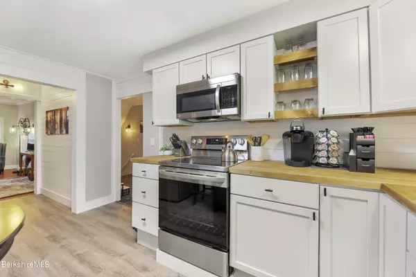 148 Main St #Upper, Williamstown, MA 01267