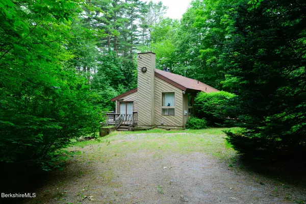 303 Lakeshore Dr, Sandisfield, MA 01255