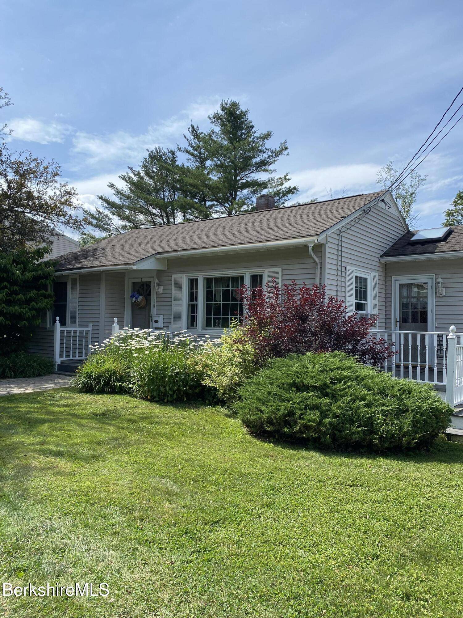16 Woodlawn Ave, North Adams, MA 01247