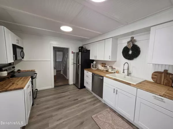 98 Friend St, Adams, MA 01220