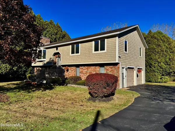 134 Oak Hill Rd, Pittsfield, MA 01201