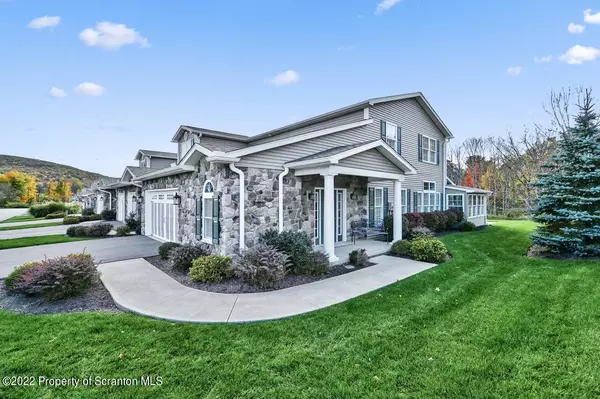 101 Wyndham RD, South Abington Twp, PA 18411