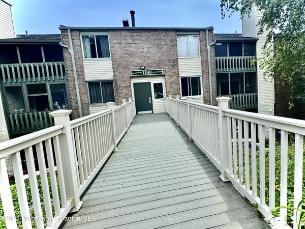 1107 Summit Point, Scranton, PA 18508