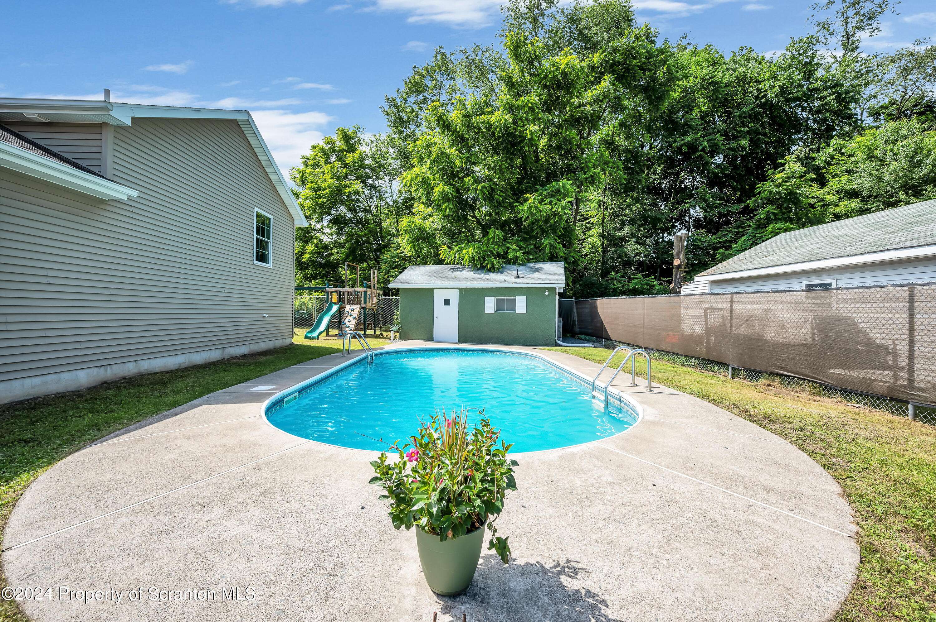 Peckville, PA 18452,343 Maple ST