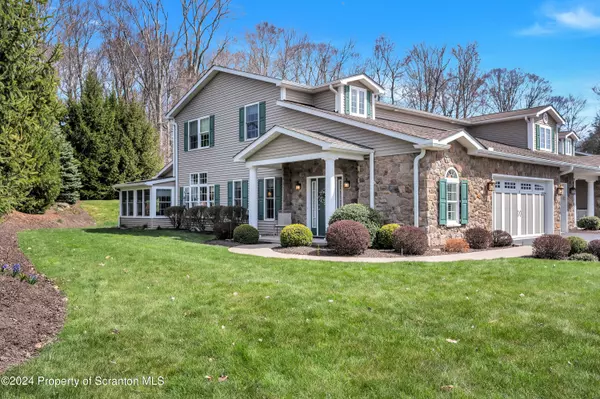 1 Wyndham RD, South Abington Twp, PA 18411