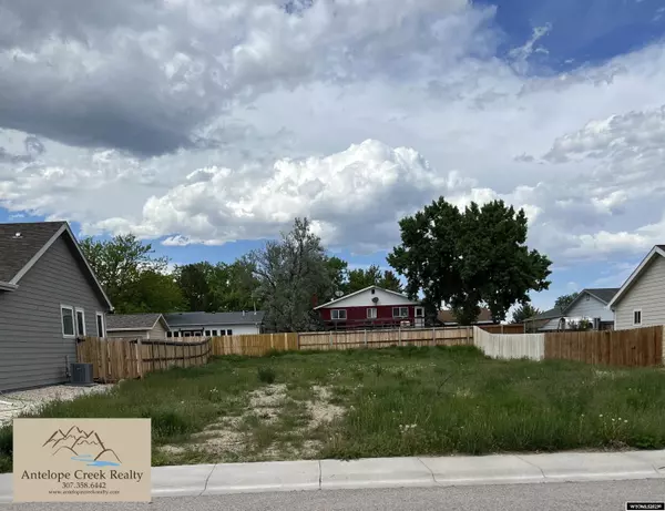 960 Flicker St, Douglas, WY 82633