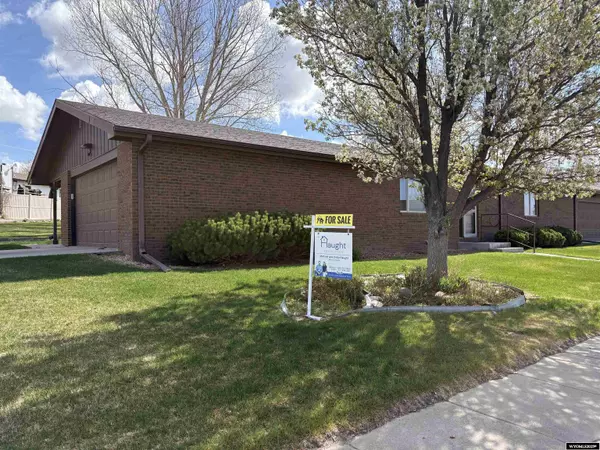 2327 Crestview Drive,  Torrington,  WY 82240