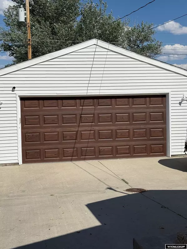 Mills, WY 82604,243 S 4th Avenue