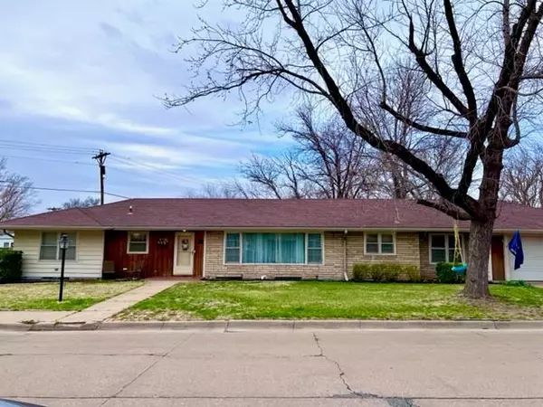 440 W Claflin, Salina, KS 75401