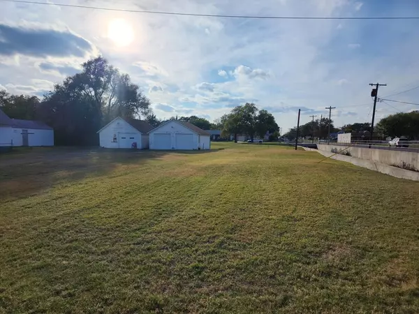 12th & Kansas N Kansas, Russell, KS 67665