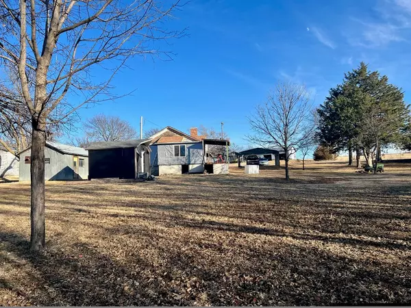 Mankato, KS 66956,401 S East