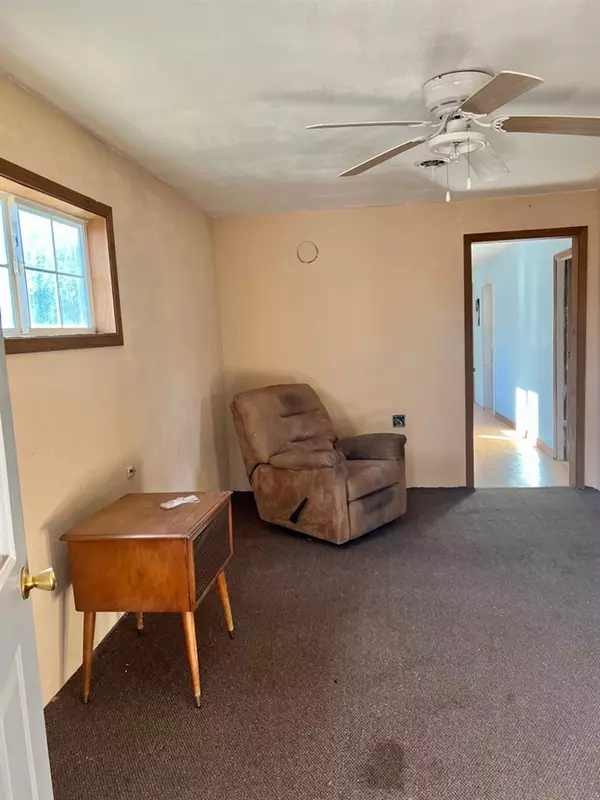 Mankato, KS 66956,401 S East