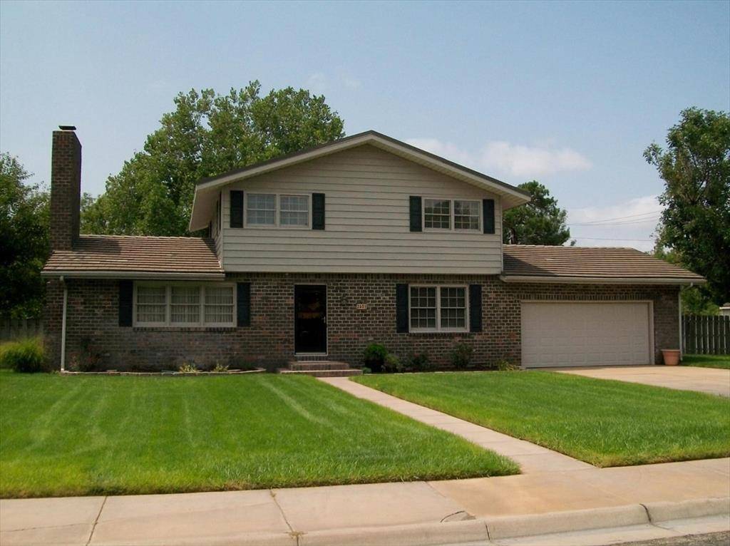 2401 Dove Terrace, Great Bend, KS 67530