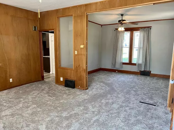 Mankato, KS 66956,221 S Lincoln