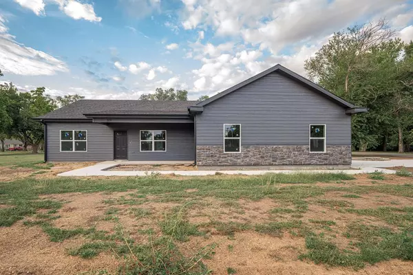 319 E 4th Street, Solomon, KS 67480
