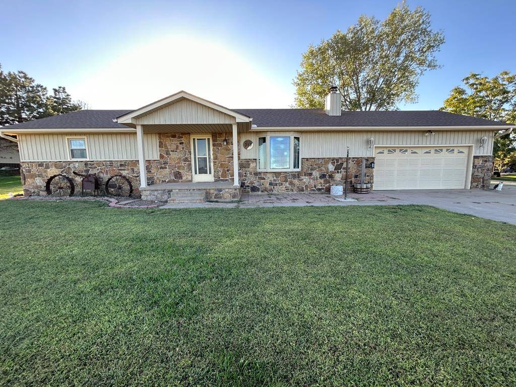 319 NE 20 Ave, Great Bend, KS 67530