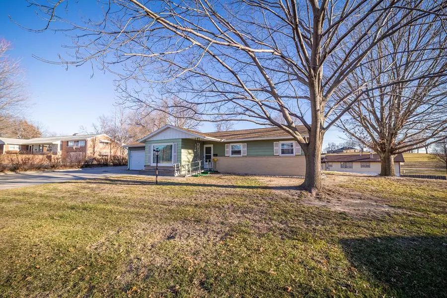 1121 Hillside, Concordia, KS 66901