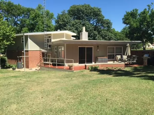 Ellsworth, KS 67439,202 Forest Dr