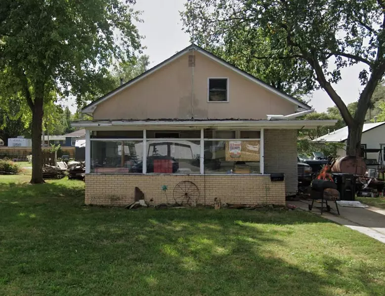 711 Maple Ave, Salina, KS 67401