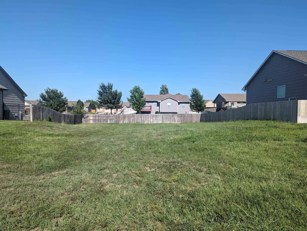 Newton, KS 67114,206 Springlake Ct