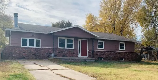 307 E 8TH ST, Halstead, KS 67056