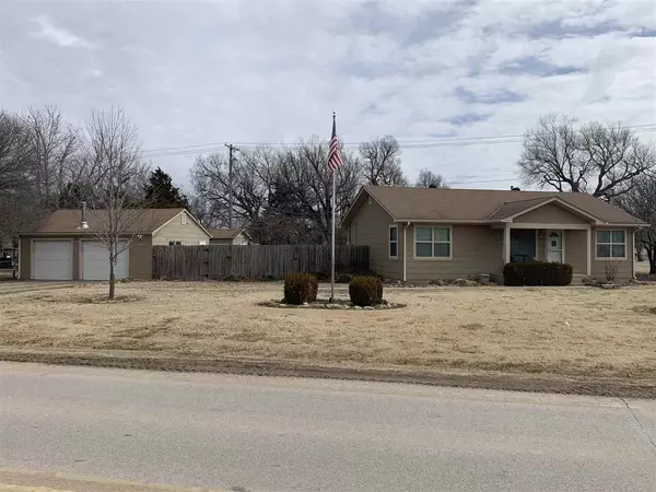 320 N MAIN ST, Benton, KS 67017