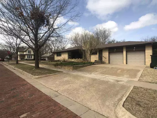 Arkansas City, KS 67005,424 W Birch