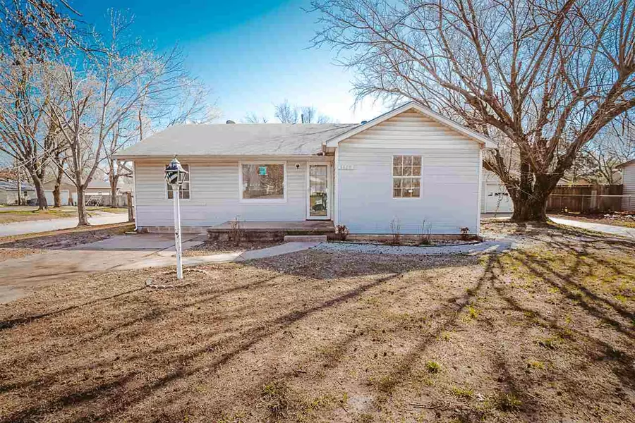 1126 N 9th St, Arkansas City, KS 67005