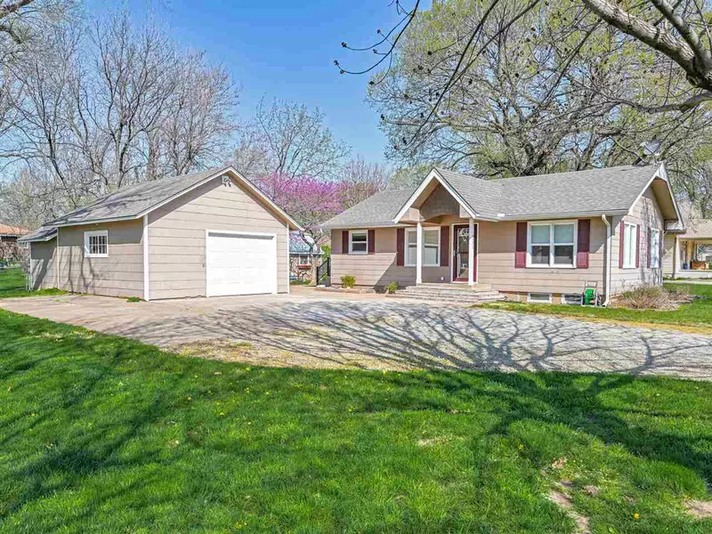251 S 4TH ST, Clearwater, KS 67026