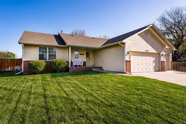 Newton, KS 67114,804 COUNTRY LN