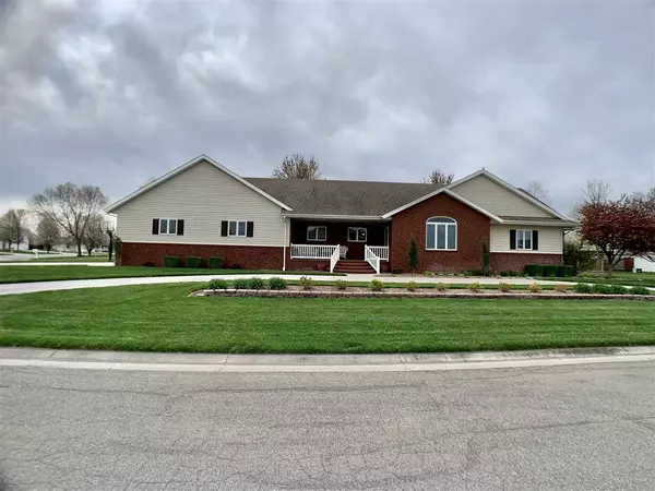 210 Taylor Ct, Moundridge, KS 67107