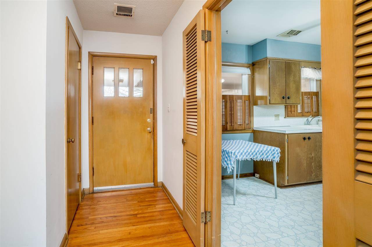 Wichita, KS 67208,6015 GRACE LN
