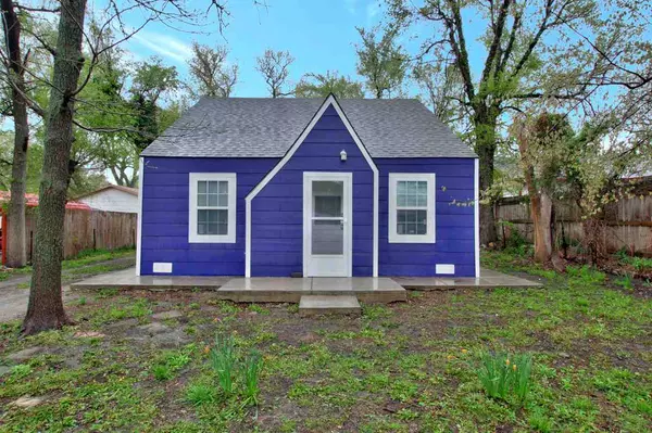 2107 W Irving, Wichita, KS 67213