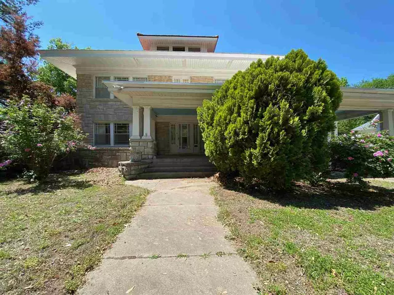 411 N B St, Arkansas City, KS 67005