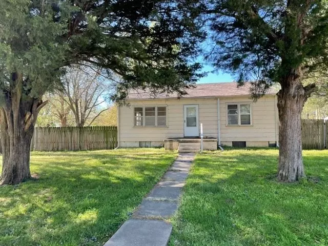 201 S 3RD ST, Clearwater, KS 67026