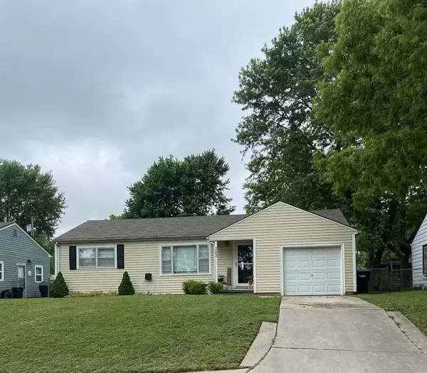 323 Stearns Ave, Haysville, KS 67060