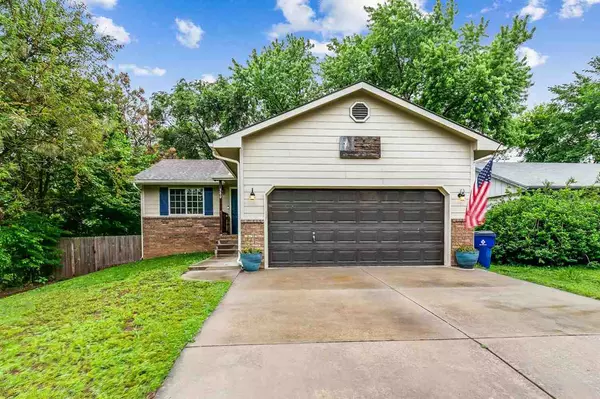 300 WILLOW DR, Belle Plaine, KS 67013