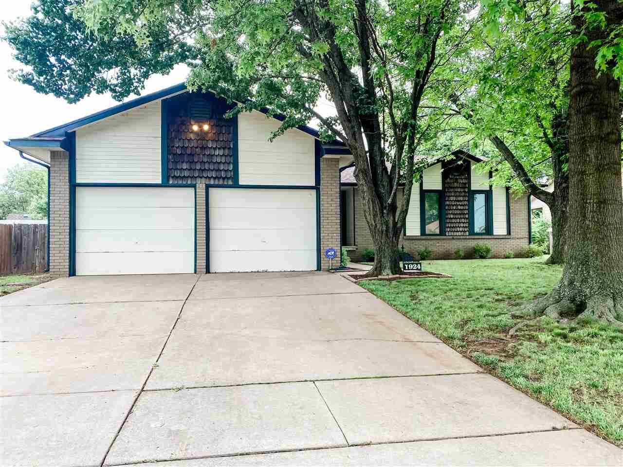 1924 S Denene St, Wichita, KS 67209