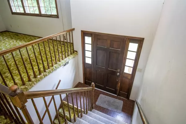 Newton, KS 67114,225 MOCKINGBIRD LN